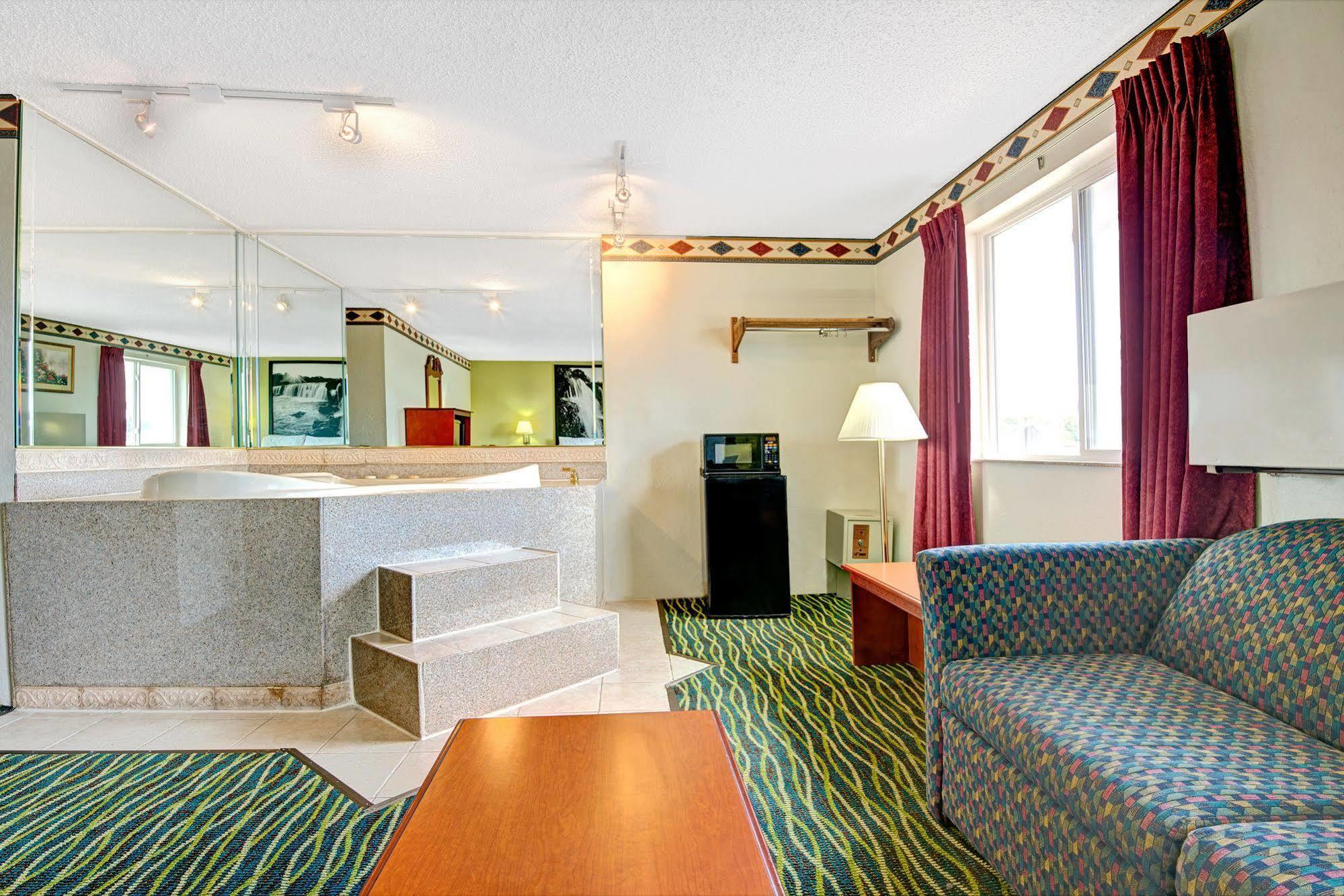 Super 8 By Wyndham Independence Kansas City Exterior photo